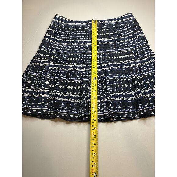 J Crew Pleated Skirt Geometric Pattern Blue/Black/White Size 2 - Picture 6 of 7